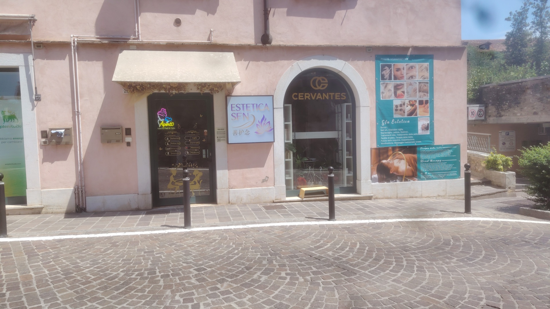 Esterno ESTETICA SFN, salone di bellezza a Desenzano del Garda